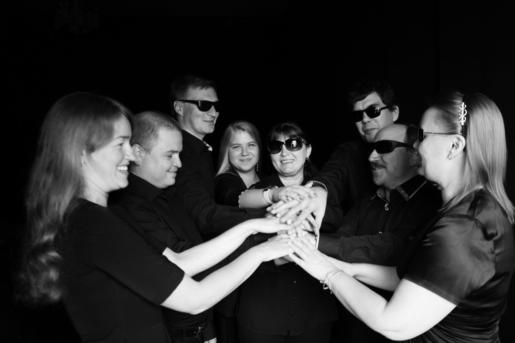 Проведите корпоратив или тренинг в полной темноте!